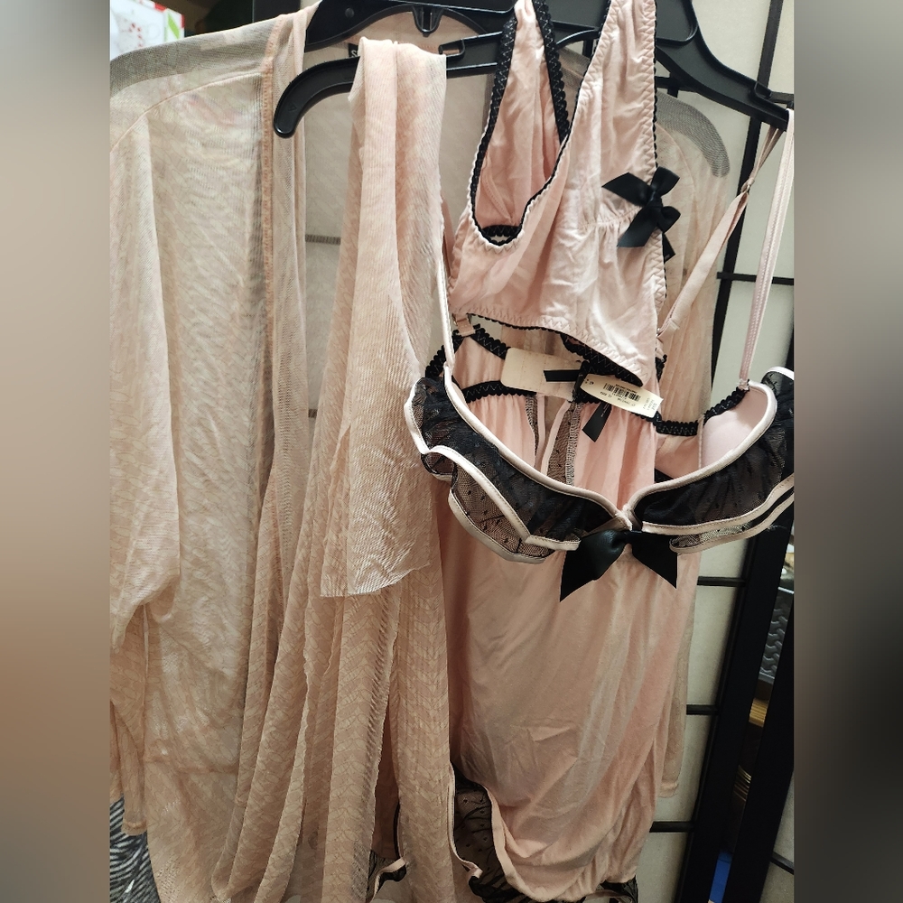 NEW! VS Intimates 2pcs - Picture 6 of 9